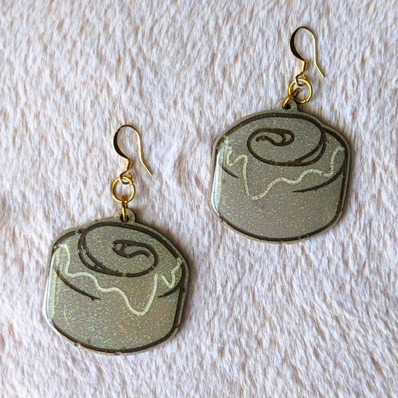 cute and glittery cinnamon roll earrings made with resin